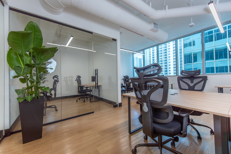 More Photos Of 1100 Brickell Bay Dr, Miami Office For Lease