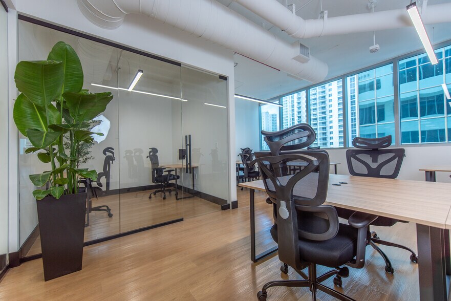 More Photos Of 1100 Brickell Bay Dr, Miami Coworking Space