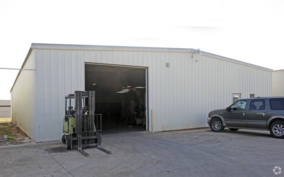 More Photos Of 7700 Melrose Ln, Oklahoma City Unknown For Lease
