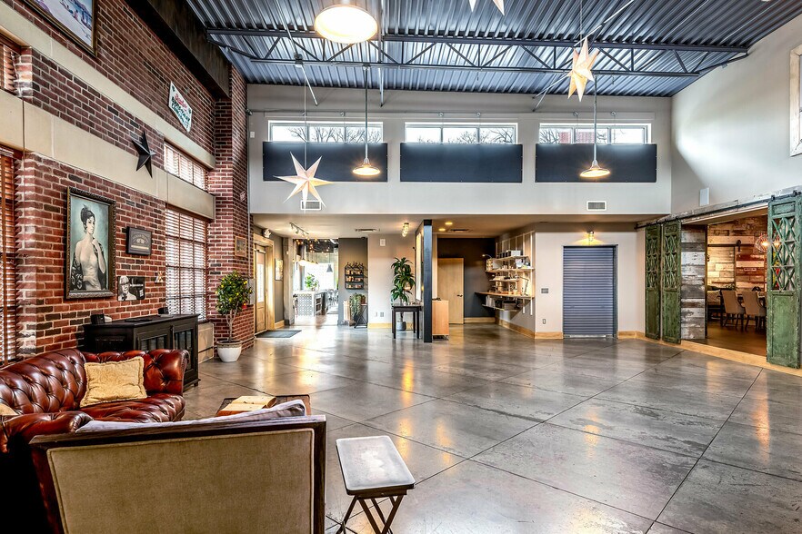 More Photos Of 3344 Central Pky, Cincinnati Storefront For Sale