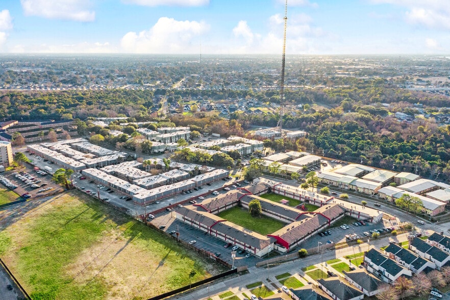 More Photos Of 3300 Garden Oaks Dr, New Orleans Apartments For Sale