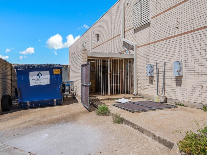 More Photos Of 94 State Highway 205, Terrell General Retail For Sale