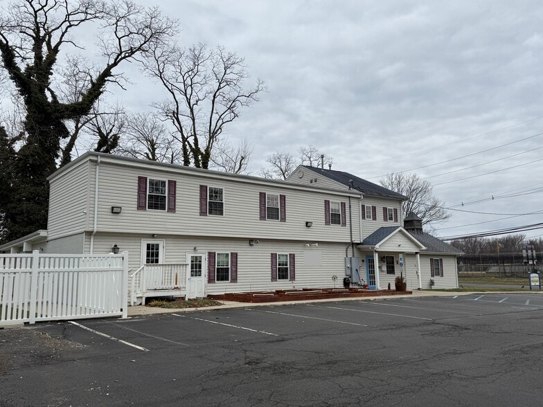 More Photos Of 24 Cherry Tree Farm Rd, Middletown Daycare Center For Sale