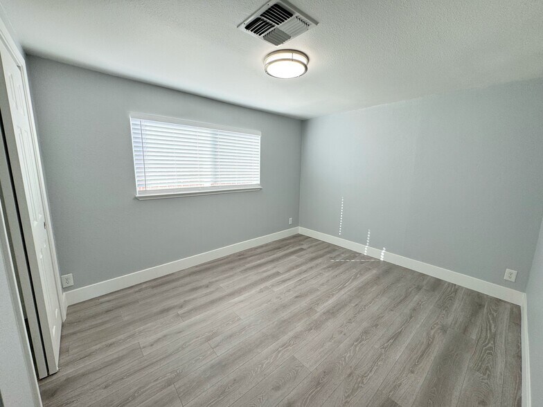 More Photos Of 905 Mauldin Ln, Reno Multifamily For Sale