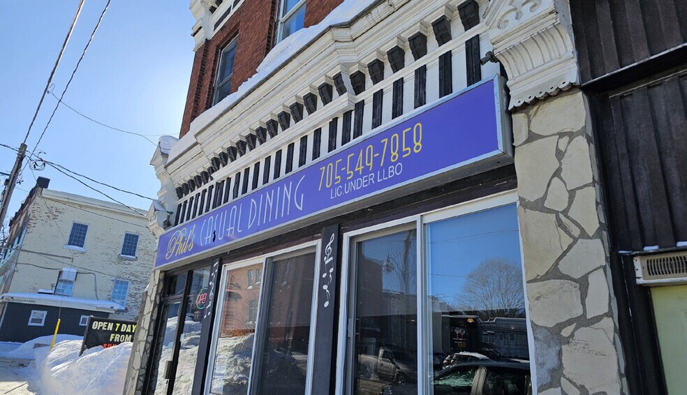 More Photos Of 72 James St, Parry Sound Hotel For Sale