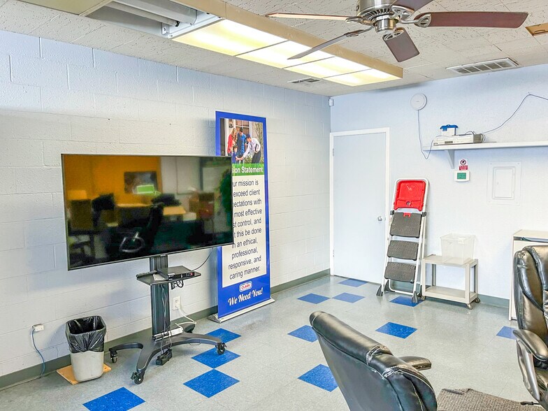 More Photos Of 3405 E Tulare St, Fresno Flex For Sale