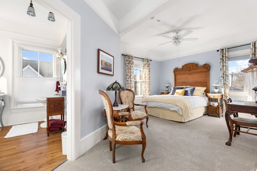 More Photos Of 704 N Main St, Coupeville Hospitality For Sale