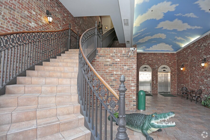 More Photos Of 201 SE 2nd Ave, Gainesville Office Residential For Lease