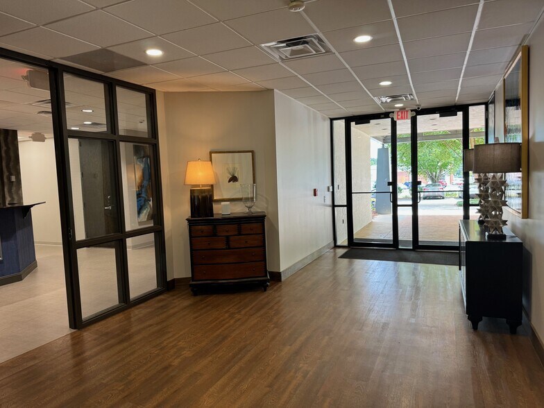 More Photos Of 4875 Riverside Dr, Macon-Bibb Office For Sale