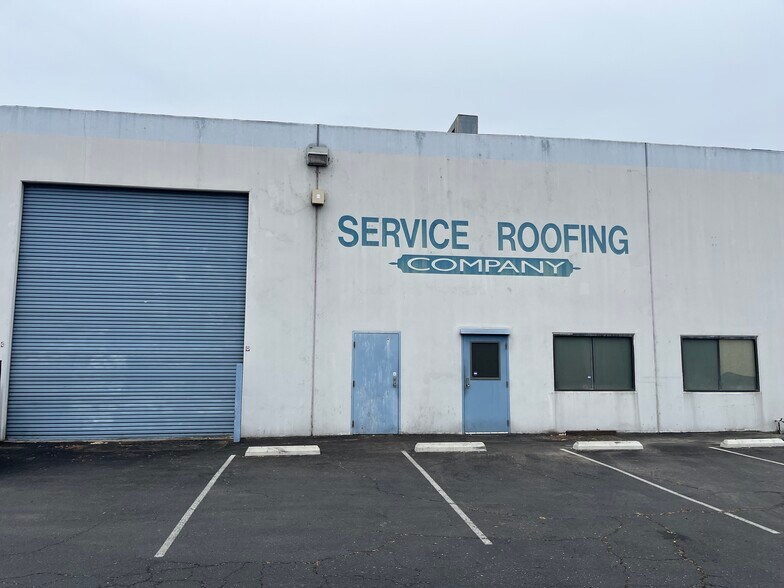 More Photos Of 440 E Walnut Ave, Fullerton Warehouse For Lease