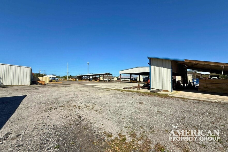 More Photos Of 5611 15th St E, Bradenton Freestanding For Lease