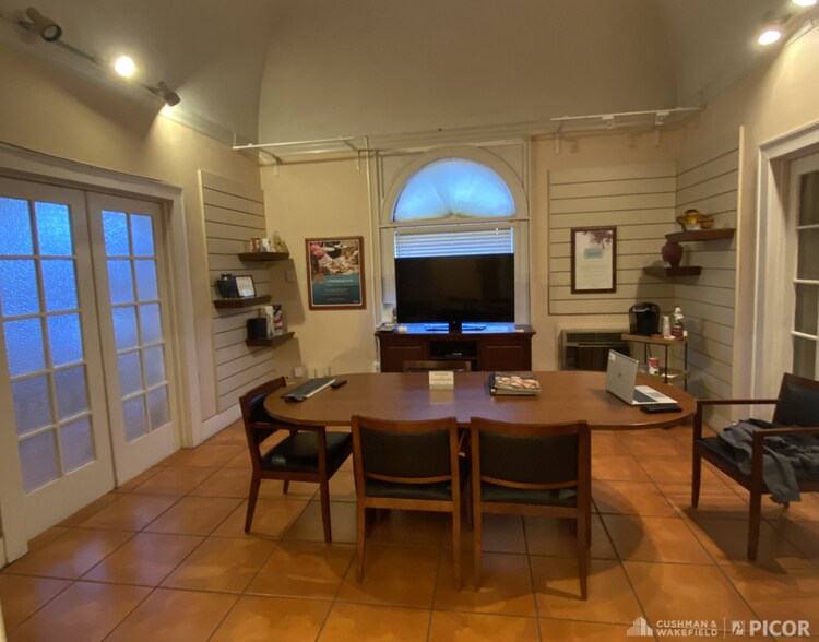 More Photos Of 7 E University Blvd, Tucson Funeral Home For Sale