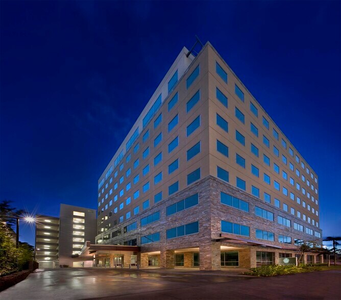 More Photos Of 1401 S Beretania St, Honolulu Office For Lease