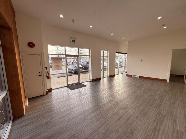 More Photos Of 6039 196 St, Surrey Showroom For Sale