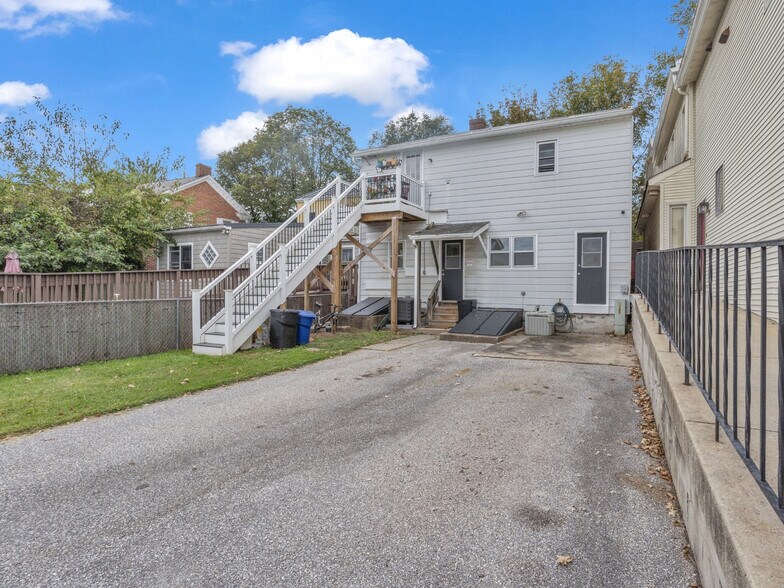 More Photos Of 239 E Main St, Westminster Office For Sale