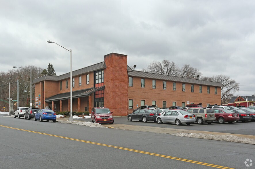 More Photos Of 670 Franklin St, Schenectady Office For Lease