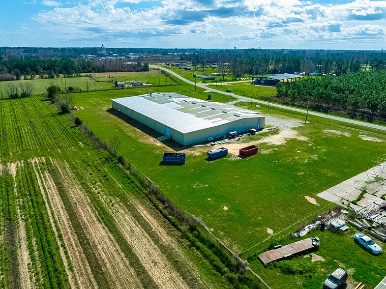 More Photos Of 804 W Mitchell St, Adel Distribution For Lease