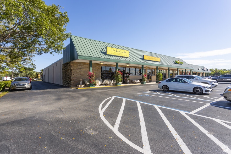 More Photos Of 710-778 9th St N, Naples Freestanding For Lease