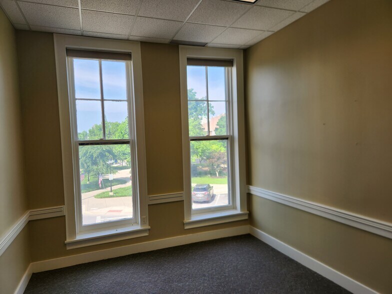 More Photos Of 446 E Main St, Bowling Green Office For Sale