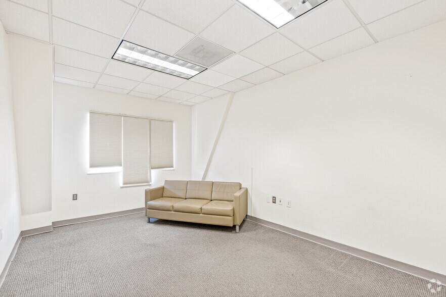 More Photos Of 8233 Old Courthouse Rd, Vienna Medical For Lease