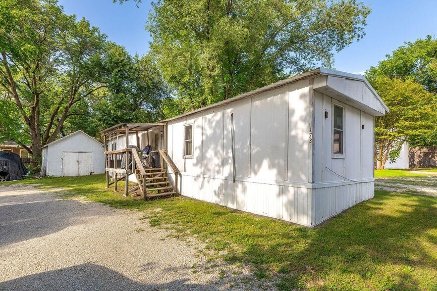 More Photos Of 153 Laclede Ln, Hollister Manufactured Housing Mobile Home Park For Sale