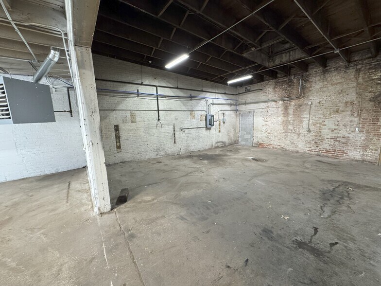 More Photos Of 1926 Howard St, Saint Joseph Industrial For Lease