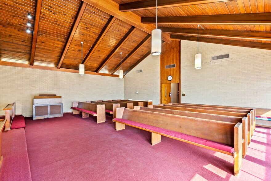 More Photos Of 1701 W Woodlawn Ave, San Antonio Religious Facility For Sale