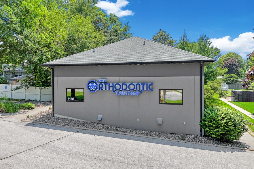 More Photos Of 7180 Hickman Rd, Windsor Heights Medical For Lease