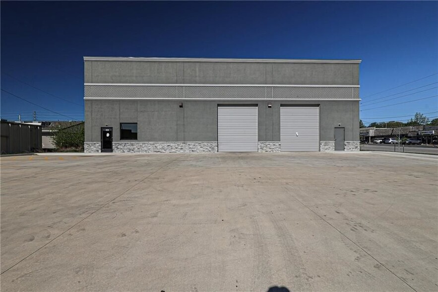 Primary Photo Of 620 NW R.D. Mize Rd, Blue Springs Distribution For Lease