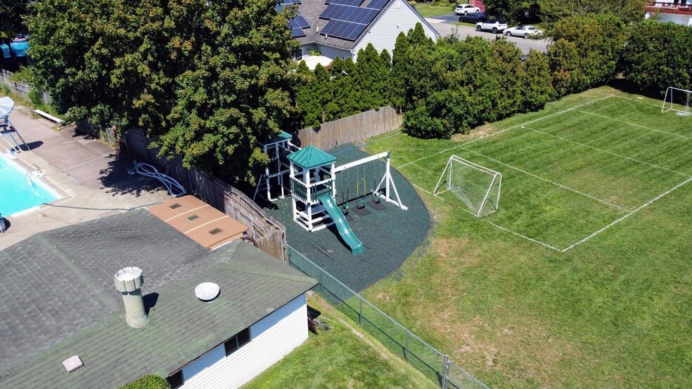 More Photos Of 9-10 Glenmere Ln, Coram General Retail For Sale