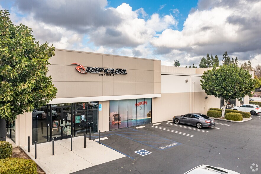 More Photos Of 1400-1408 Village Way, Santa Ana Showroom For Lease