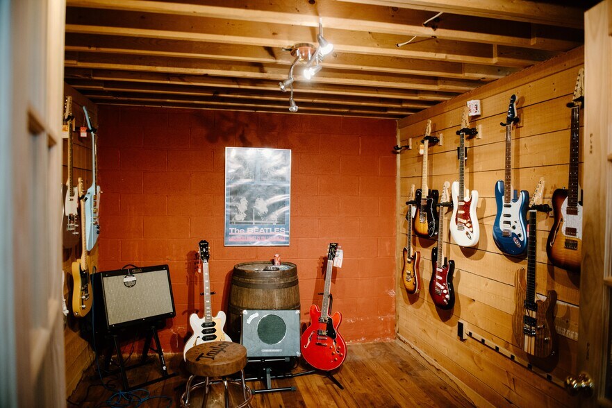 More Photos Of 920 S Chapman St, Greensboro Storefront For Sale