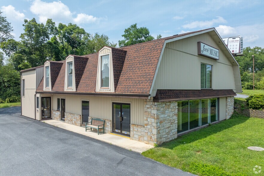 More Photos Of 550 N Mountain Rd, Harrisburg Freestanding For Lease