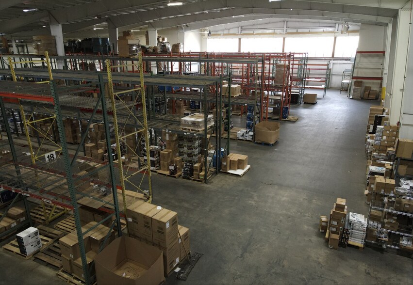 More Photos Of 660 Main St, Sturbridge Warehouse For Lease