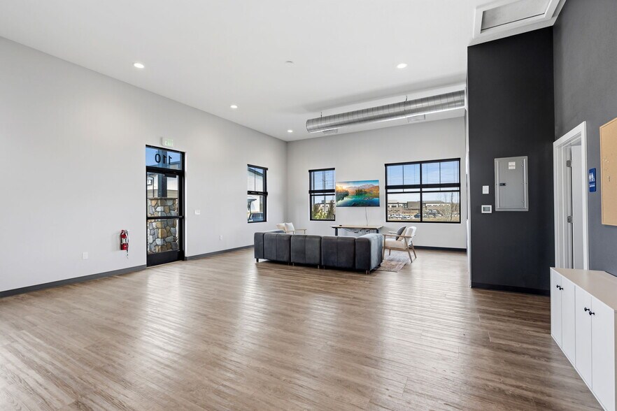 More Photos Of 1918 Jessup Dr, Fort Collins Flex For Lease