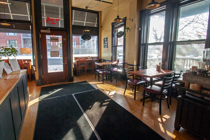 More Photos Of 729-733 7th St E, Saint Paul Storefront Retail Residential For Lease