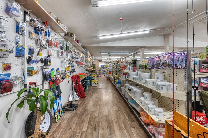 More Photos Of 10277 N 2130 Rd, Foss Convenience Store For Sale