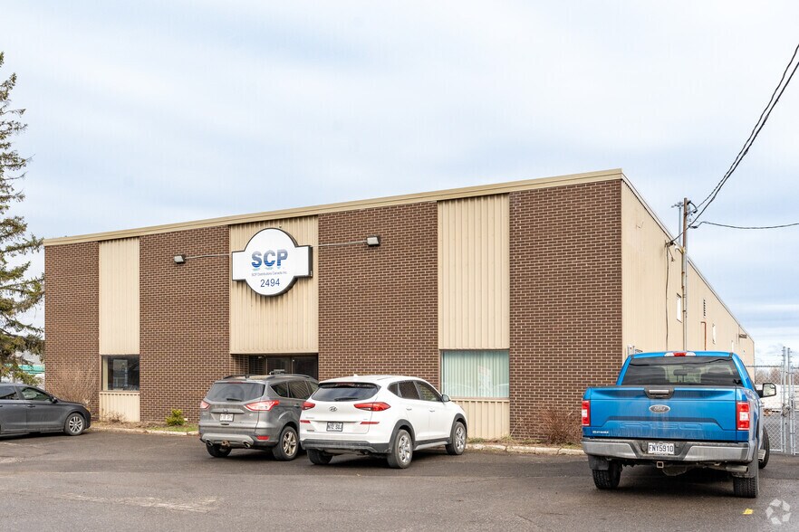 More Photos Of 2494 Av Dalton, Québec Warehouse For Sale