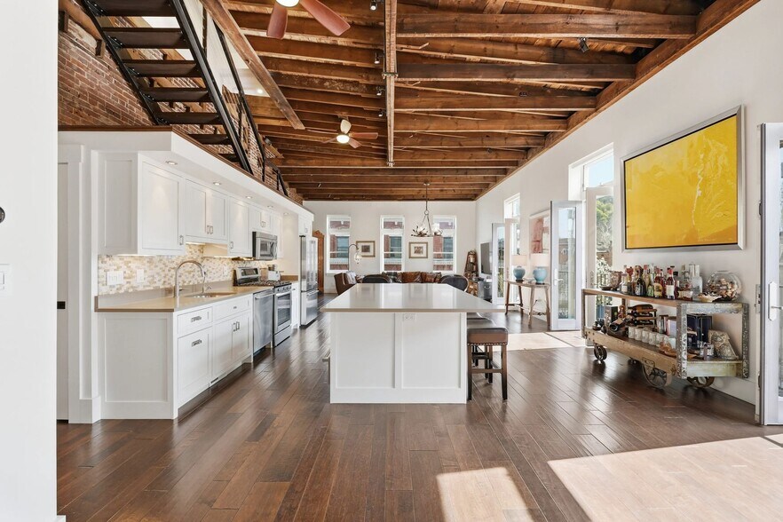 More Photos Of 443 Walnut St, Sewickley Flex For Sale