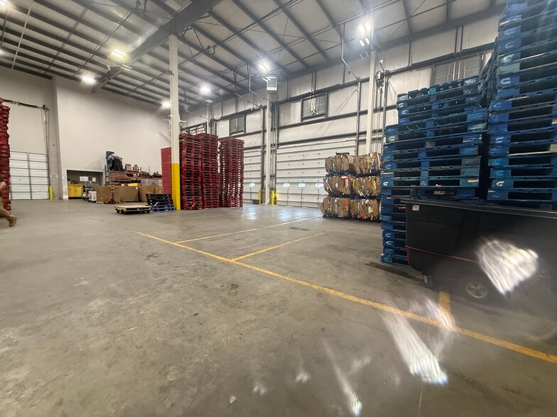 More Photos Of 450 Woodland Ave, Bloomfield Warehouse For Sale