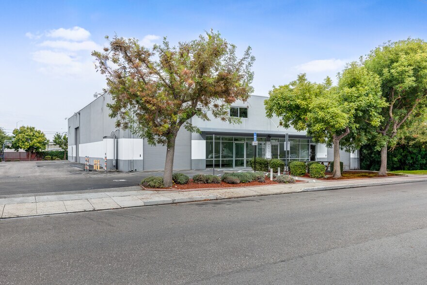 Primary Photo Of 1070-1080 Terra Bella Ave, Mountain View Light Distribution For Lease