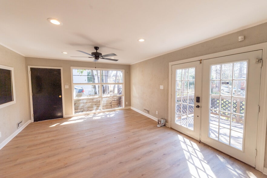 More Photos Of 3801 Miriam Dr, Charlotte Office For Lease