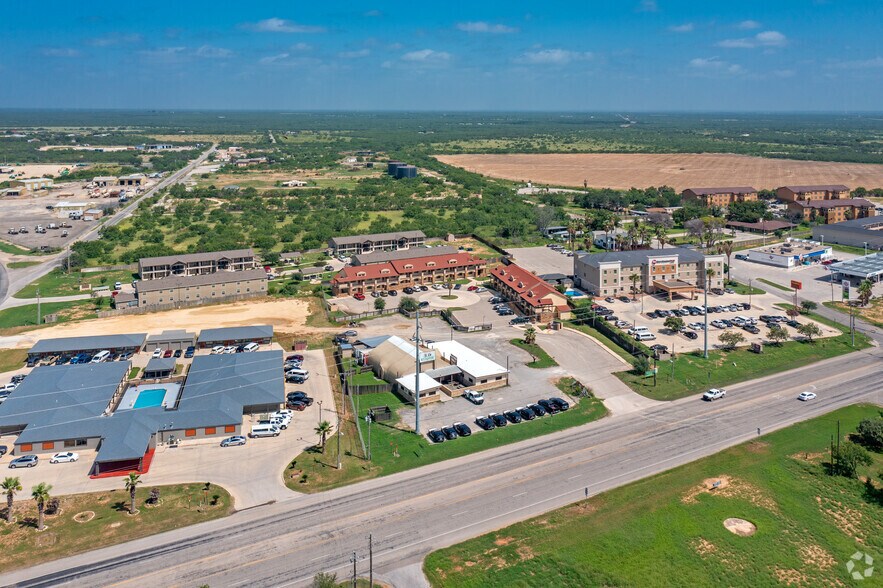 More Photos Of 2420 N 1st St, Carrizo Springs Apartments For Sale