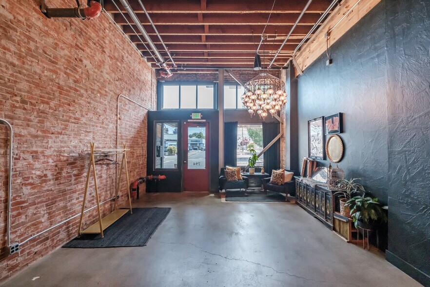 More Photos Of 796 S Main St, Lebanon Storefront Retail Office For Sale