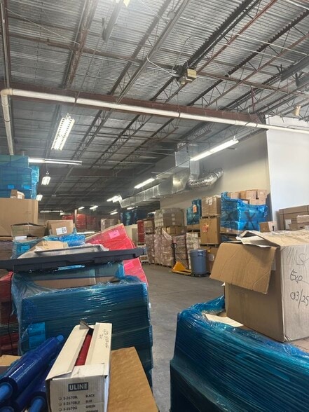 More Photos Of 4913 W Laurel St, Tampa Light Distribution For Lease