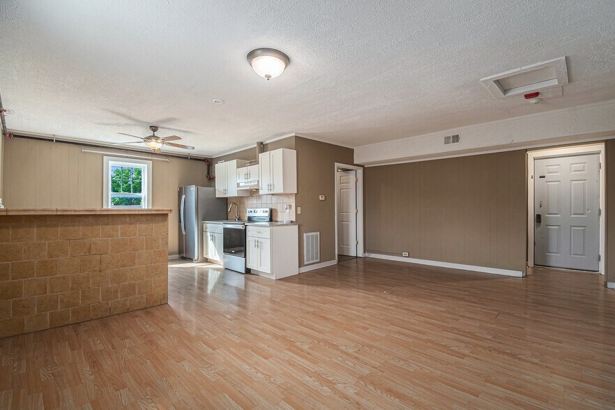 More Photos Of 6500 Railroad Ave, Omaha Restaurant For Sale