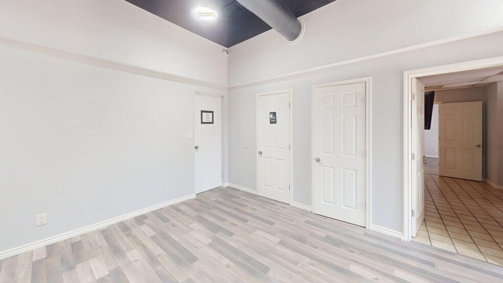 More Photos Of 4001 W Oak St, Palestine Self Storage For Lease