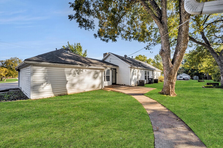 More Photos Of 600 S Davis Dr, Arlington Office For Lease