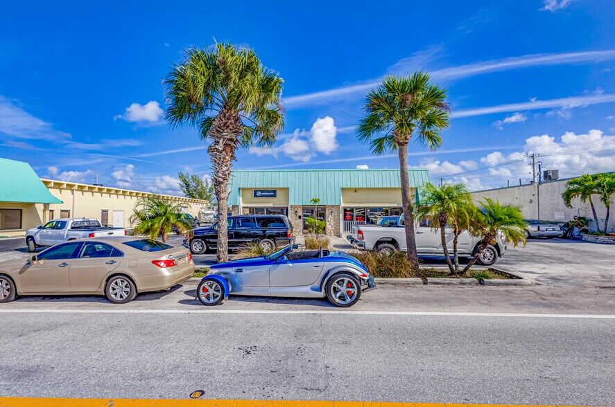 More Photos Of 1508 Cypress Dr, Jupiter Light Distribution For Sale