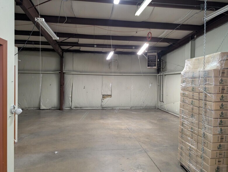 More Photos Of 246 SE Franklin, Redmond Warehouse For Sale
